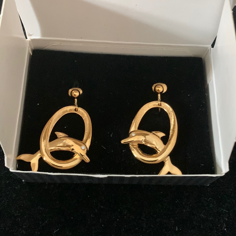 Avon Clip Dolphins NWOT